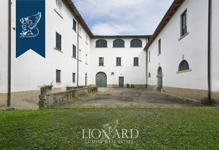 Image No.17-19 Bed Villa for sale