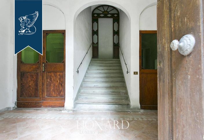 Image No.25-19 Bed Villa for sale