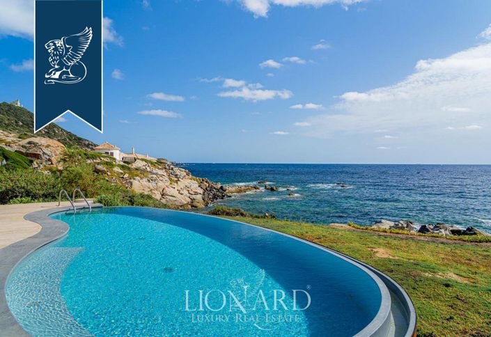 Image No.7-10 Bed Villa for sale