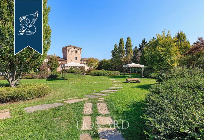 Image No.12-25 Bed Property for sale