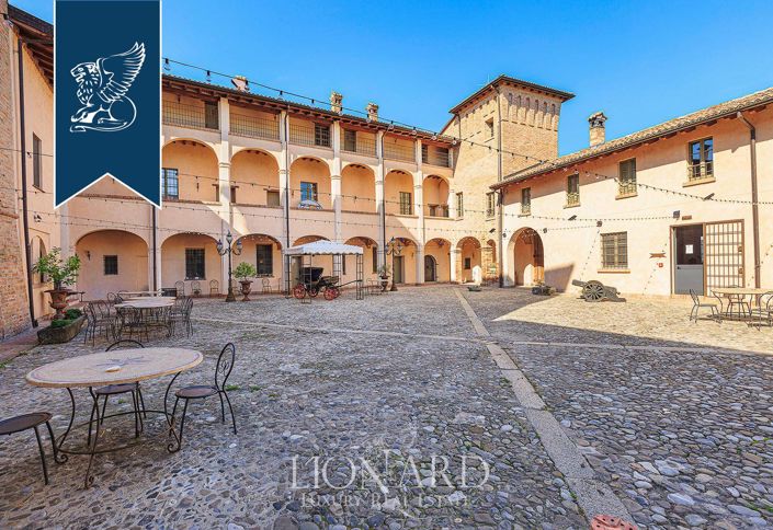 Image No.19-25 Bed Property for sale