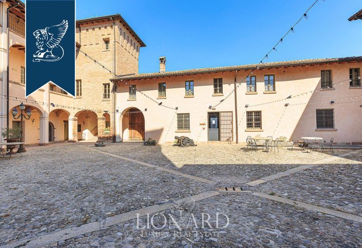 Image No.20-25 Bed Property for sale