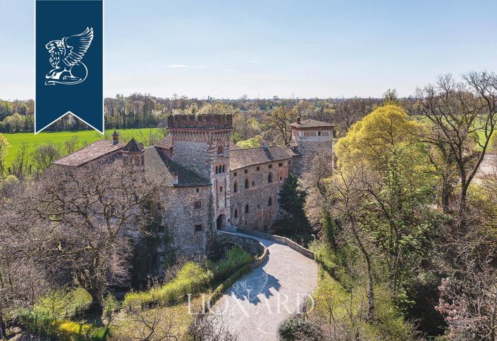 Image No.13-6 Bed Property for sale