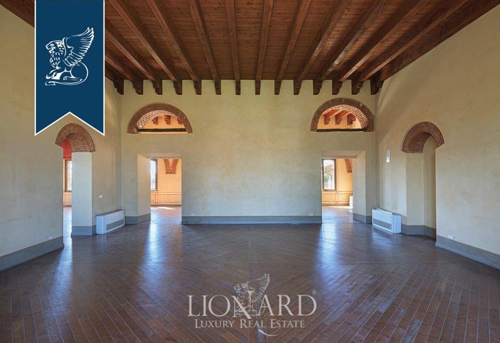 Image No.26-6 Bed Property for sale