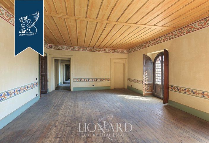 Image No.28-6 Bed Property for sale