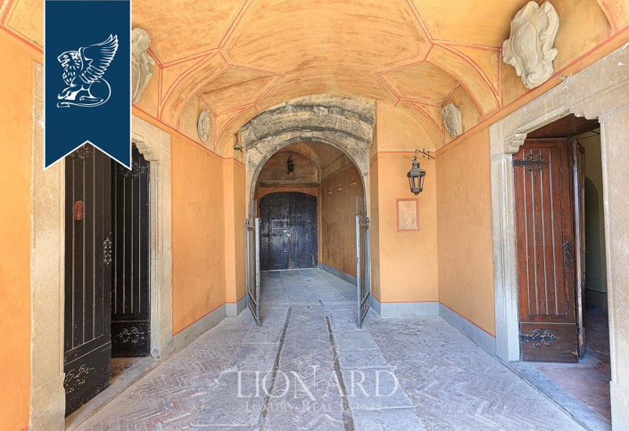 Image No.40-6 Bed Property for sale