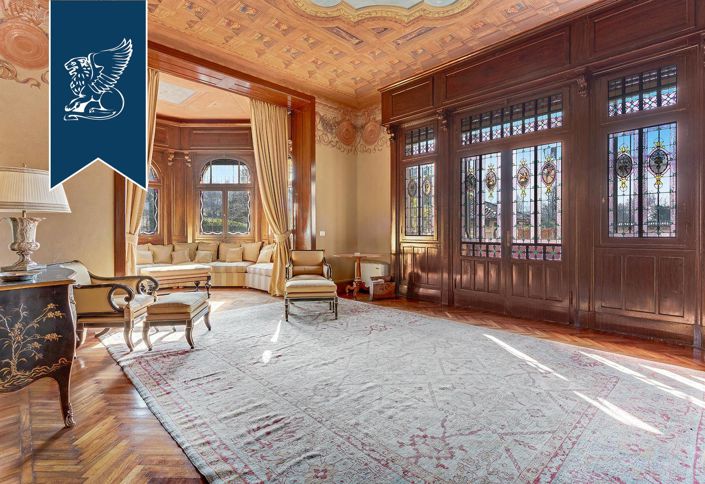 Image No.11-9 Bed Villa for sale