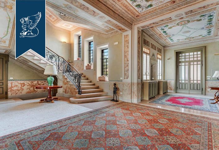 Image No.14-9 Bed Villa for sale