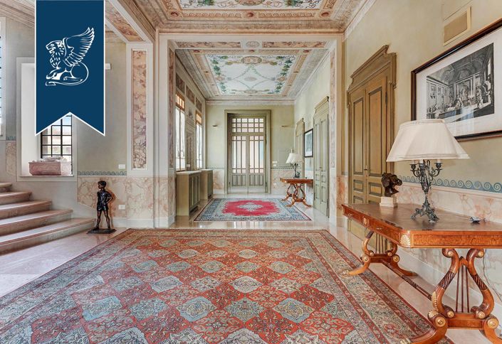 Image No.15-9 Bed Villa for sale