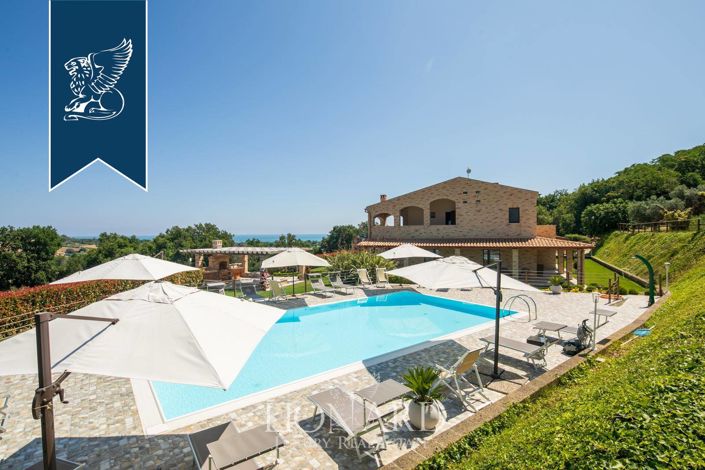 Image No.5-Ferme de 9 chambres à vendre à Cupra Marittima