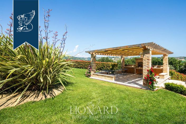 Image No.8-Ferme de 9 chambres à vendre à Cupra Marittima