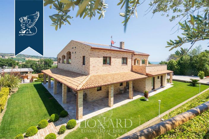 Image No.9-Ferme de 9 chambres à vendre à Cupra Marittima