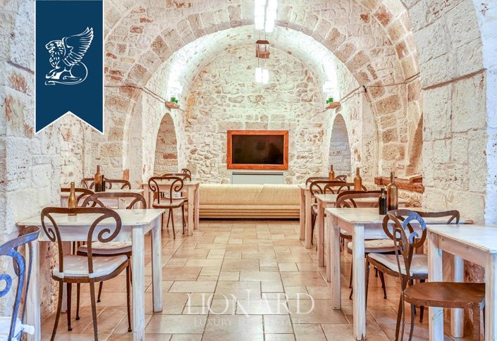 Image No.10-28 Bed Villa for sale