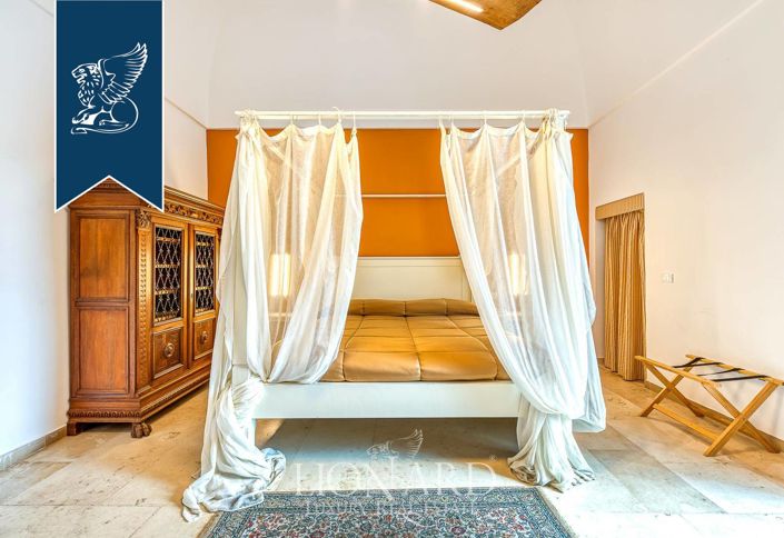 Image No.13-28 Bed Villa for sale