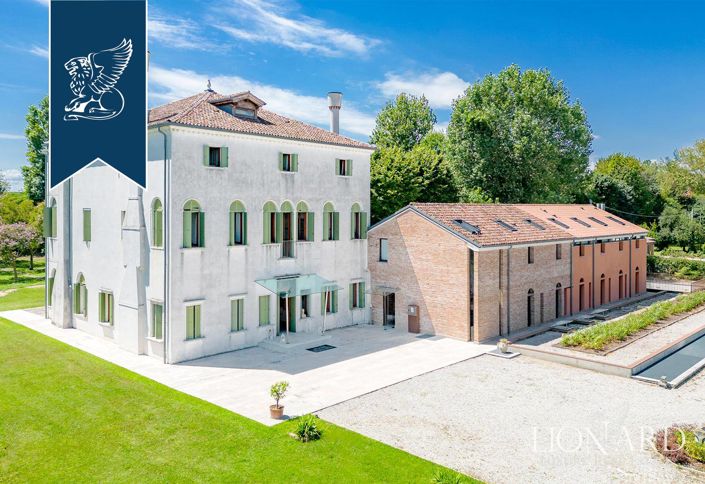 Image No.3-22 Bed Villa for sale