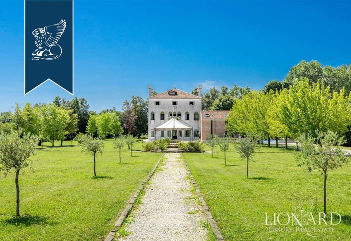 Image No.5-22 Bed Villa for sale