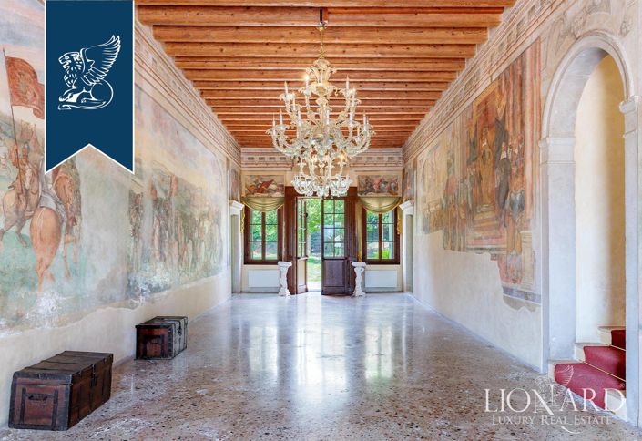 Image No.7-22 Bed Villa for sale