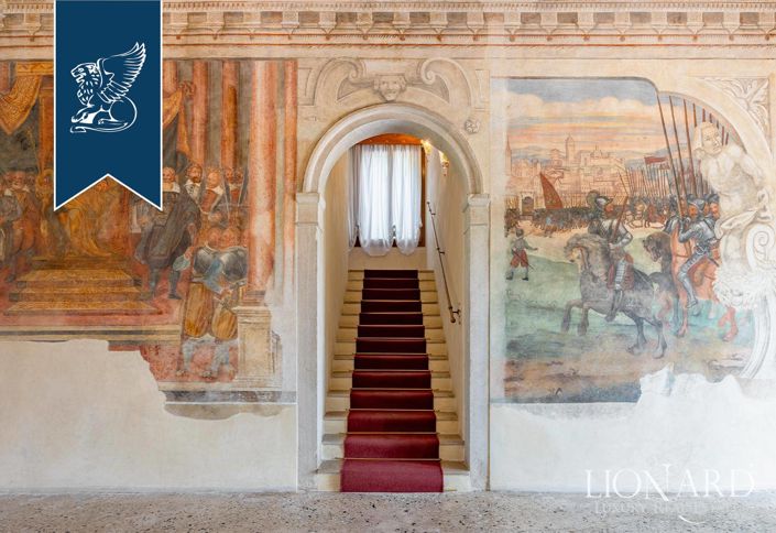 Image No.9-22 Bed Villa for sale