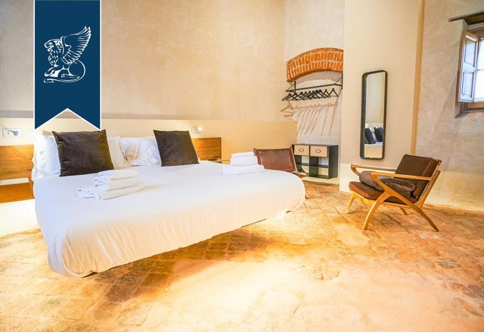 Image No.31-6 Bed Hotel for sale