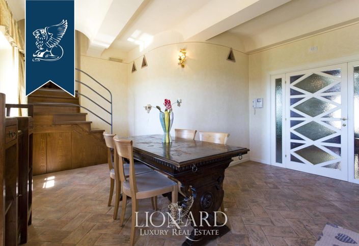 Image No.10-2 Bed Property for sale