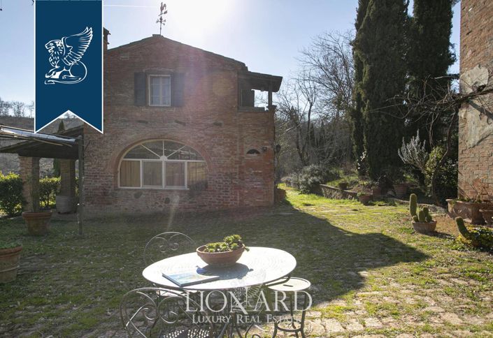 Image No.12-8 Bed Country House for sale