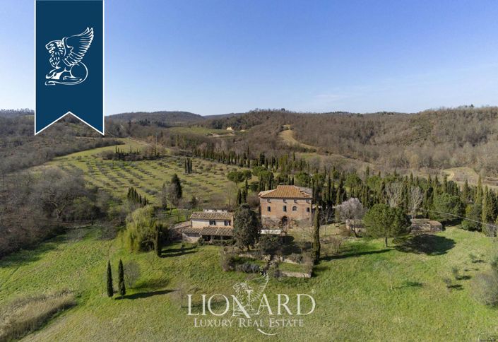 Image No.5-8 Bed Country House for sale