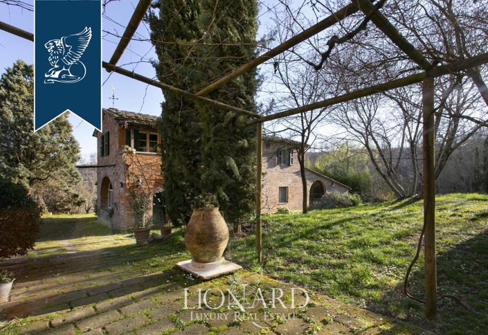 Image No.9-8 Bed Country House for sale