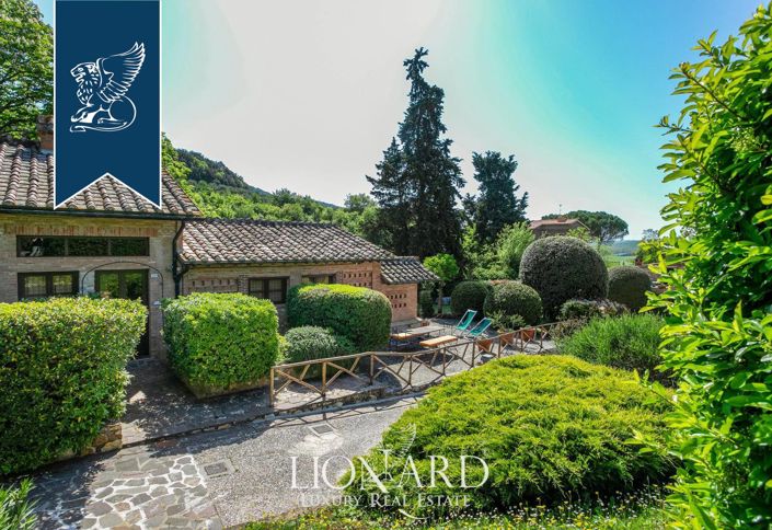 Image No.17-17 Bed Hotel for sale