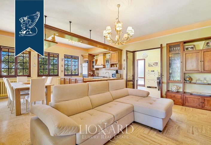 Image No.11-5 Bed Villa for sale