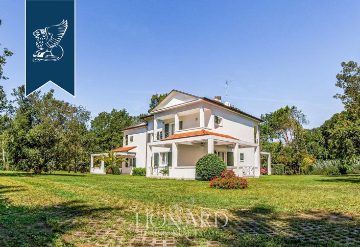 Image No.2-5 Bed Villa for sale