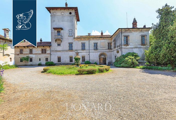 Image No.10-8 Bed Property for sale