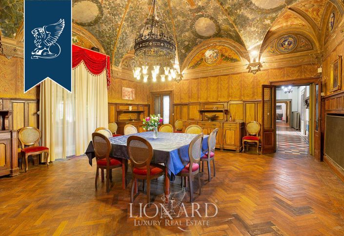 Image No.19-8 Bed Property for sale