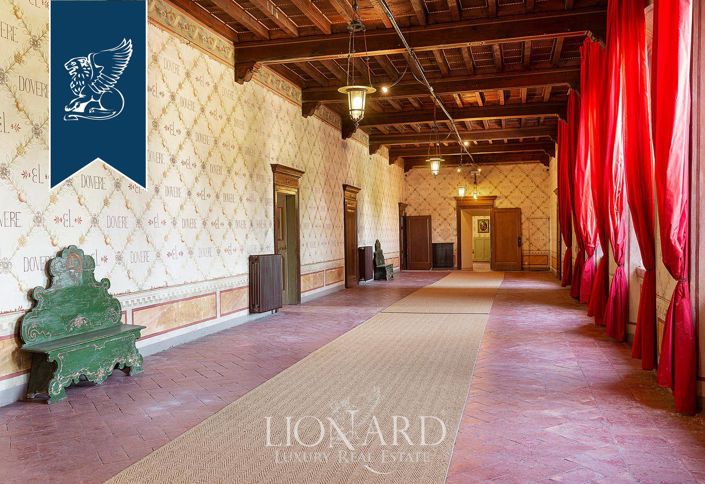 Image No.40-8 Bed Property for sale