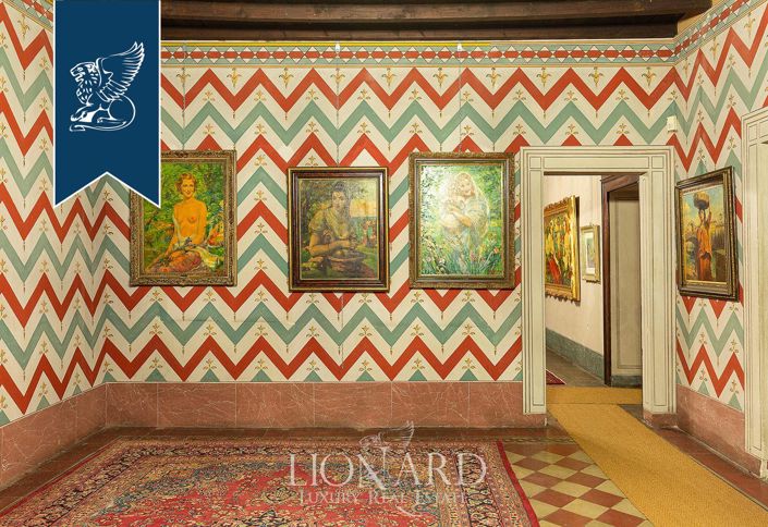 Image No.51-8 Bed Property for sale