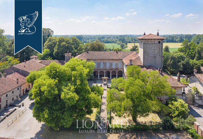 Image No.6-8 Bed Property for sale