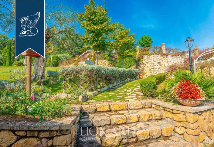 Image No.18-9 Bed Villa for sale