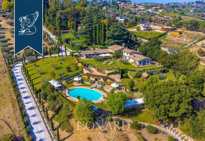 Image No.2-9 Bed Villa for sale