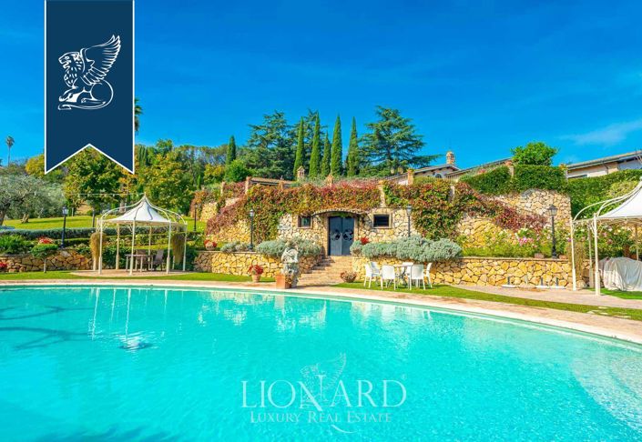 Image No.6-9 Bed Villa for sale