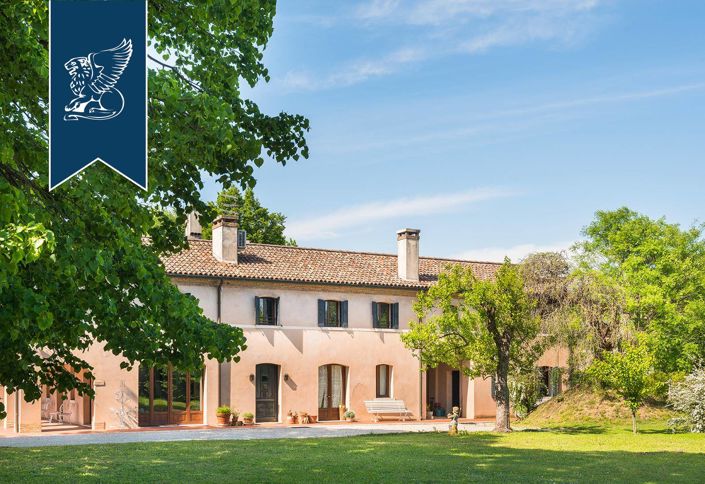 Image No.13-15 Bed Villa for sale