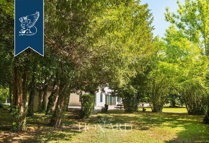 Image No.17-15 Bed Villa for sale