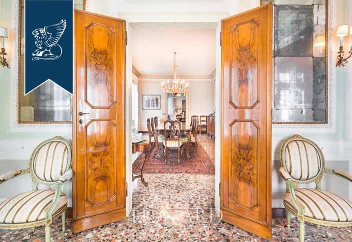 Image No.30-15 Bed Villa for sale