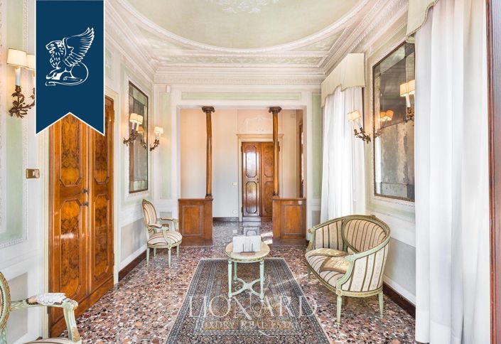 Image No.32-15 Bed Villa for sale