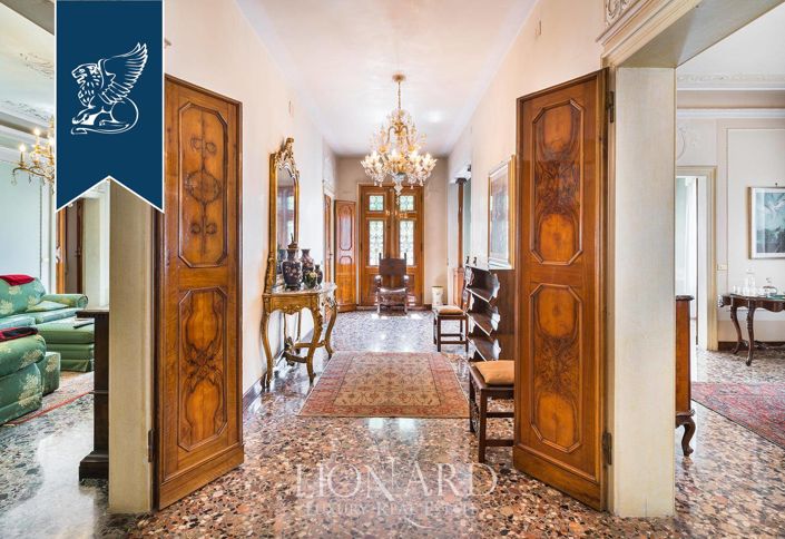 Image No.37-15 Bed Villa for sale