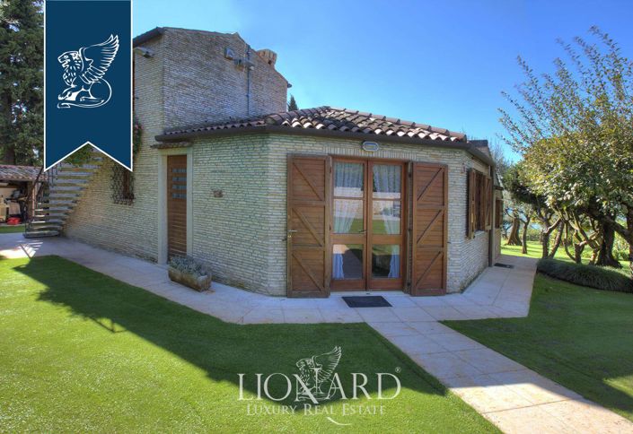 Image No.10-4 Bed Villa for sale