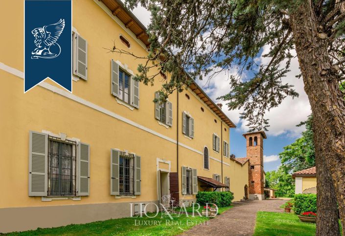 Image No.14-10 Bed Farmhouse for sale