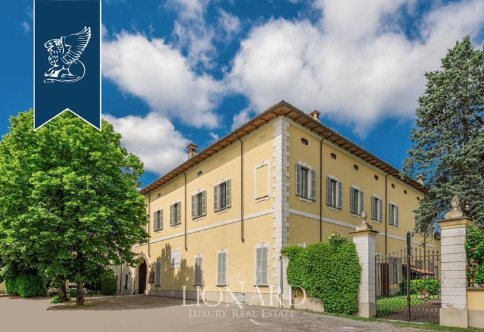 Image No.2-10 Bed Farmhouse for sale