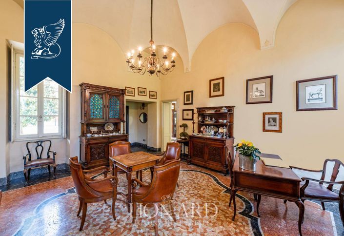 Image No.25-10 Bed Farmhouse for sale