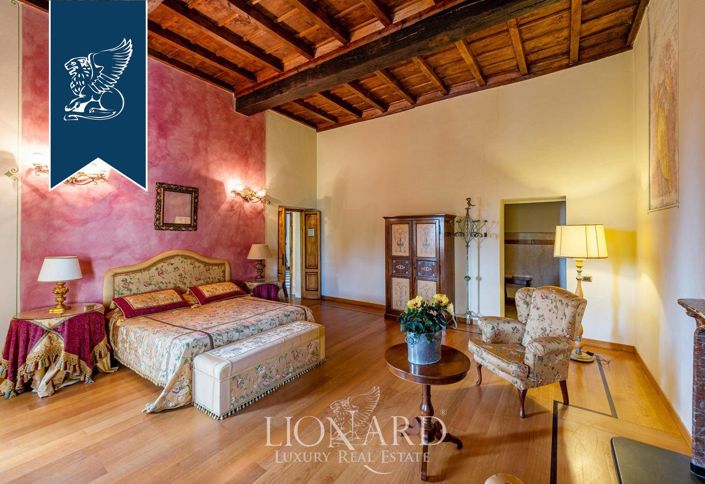 Image No.34-10 Bed Farmhouse for sale