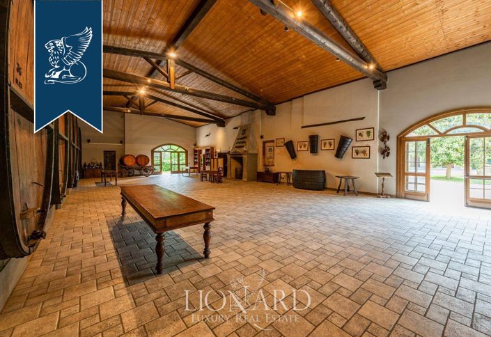 Image No.48-10 Bed Farmhouse for sale