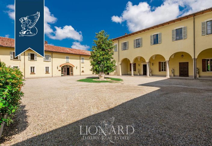 Image No.5-10 Bed Farmhouse for sale